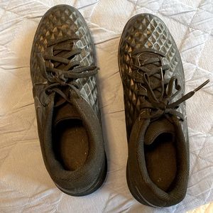 Nike tiempo black indoor soccer shoes . Men’s 7.5/womens 9. Worn a few times.